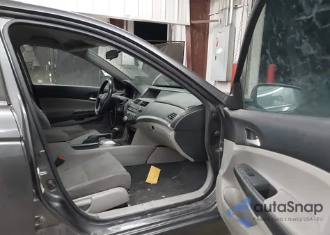 2011 Honda Accord 2.4 Lx z USA, uszkodzony, nr VIN 1HGCP2F39BA152024